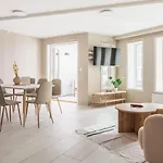 L Urban - Spacious With Private Terrace Apartment *