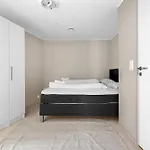 L Urban - Spacious With Private Terrace Apartment Bergen