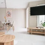 דירה L Urban - Spacious With Private Terrace *
