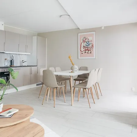 L Urban - Spacious With Private Terrace * برغن