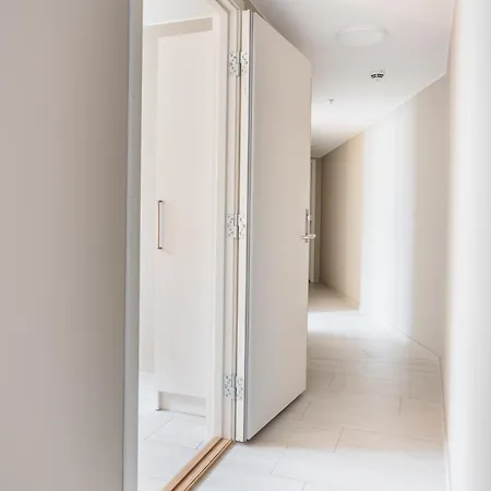 L Urban - Spacious With Private Terrace