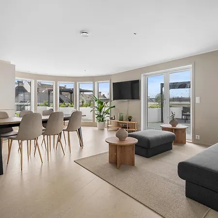 L Urban - Spacious With Private Terrace Apartment *