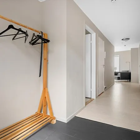 L Urban - Spacious With Private Terrace Apartment Bergen